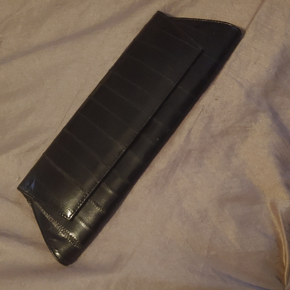 Kenneth Cole Clutch ... 🤩...very classy!